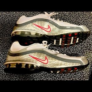 EUC Nike Reax running shoes. Women size 10.